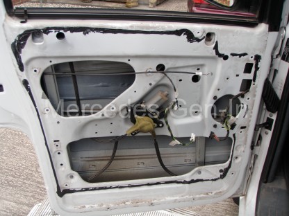 Mercedes Vito W639 Electric Window Repair4