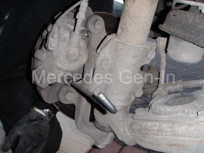Mercedes Sprinter Front Brake Pad Replacement 4